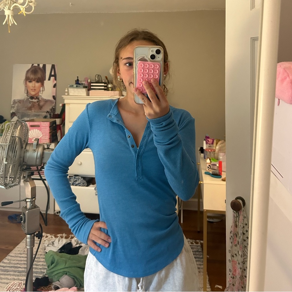 AMERICAN EAGLE blue button down top